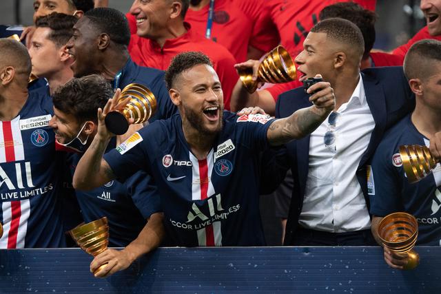 约基奇37+9+8掘金力克活塞 76人险胜爵士3连胜